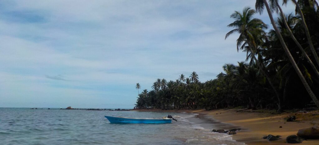Playa del oeste de la isla de Little Corn. Playa desierta en la isla de Little Corn