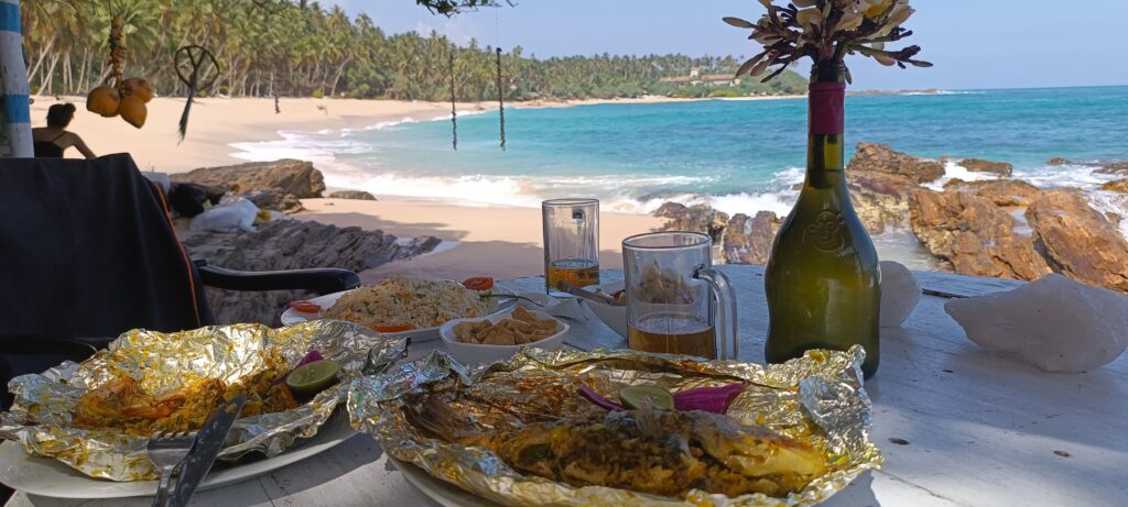 Pescadito rico en The Lobster Pot en Silent Beach Pescadito rico en The Lobster Pot en Silent Beach en Tangalle