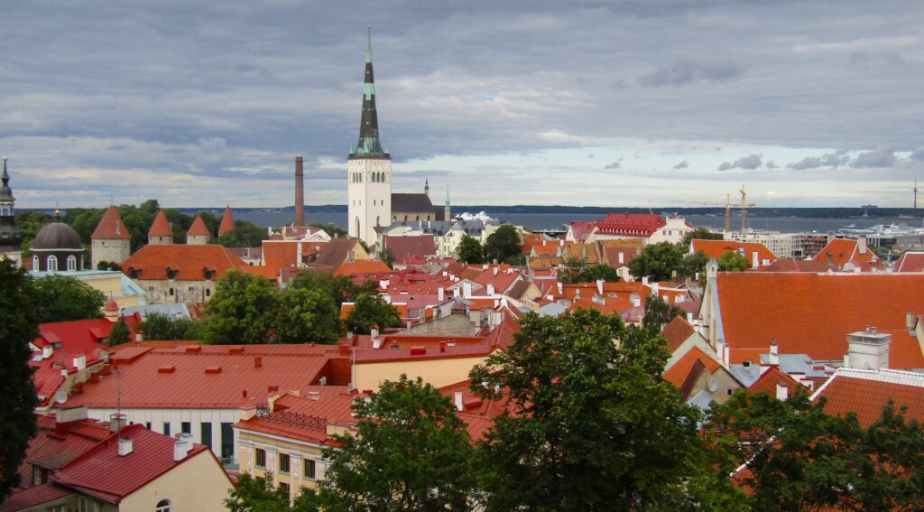 Vistas desde el mirador de Patkuli Vistas desde el mirador de Patkuli, colina de Toompea, Tallin.