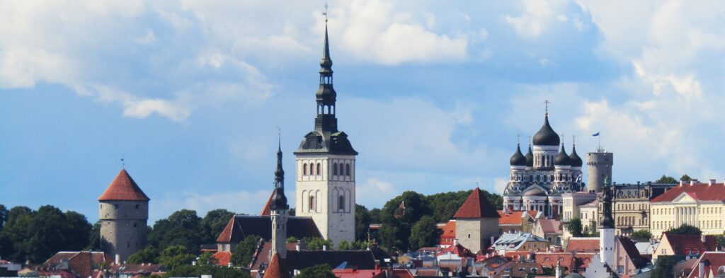 Vista de Tallin desde el ferry. Vista de Tallin desde el ferry.
