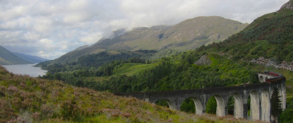 Viaducto de Glenfinnan Viaducto de Glenfinnan en las Hightlands escocesas.