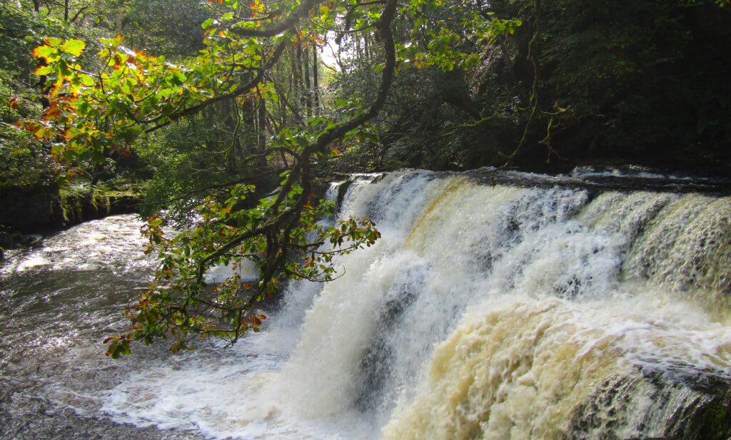Cascada Sgwd y Pannwr en Brecon Beacon. Cascada Sgwd y Pannwr en Brecon Beacon.