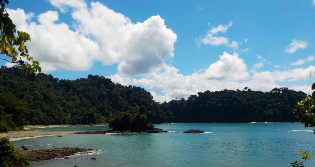 Playa Escondido en Manuel Antonio Playa Escondido en Manuel Antonio