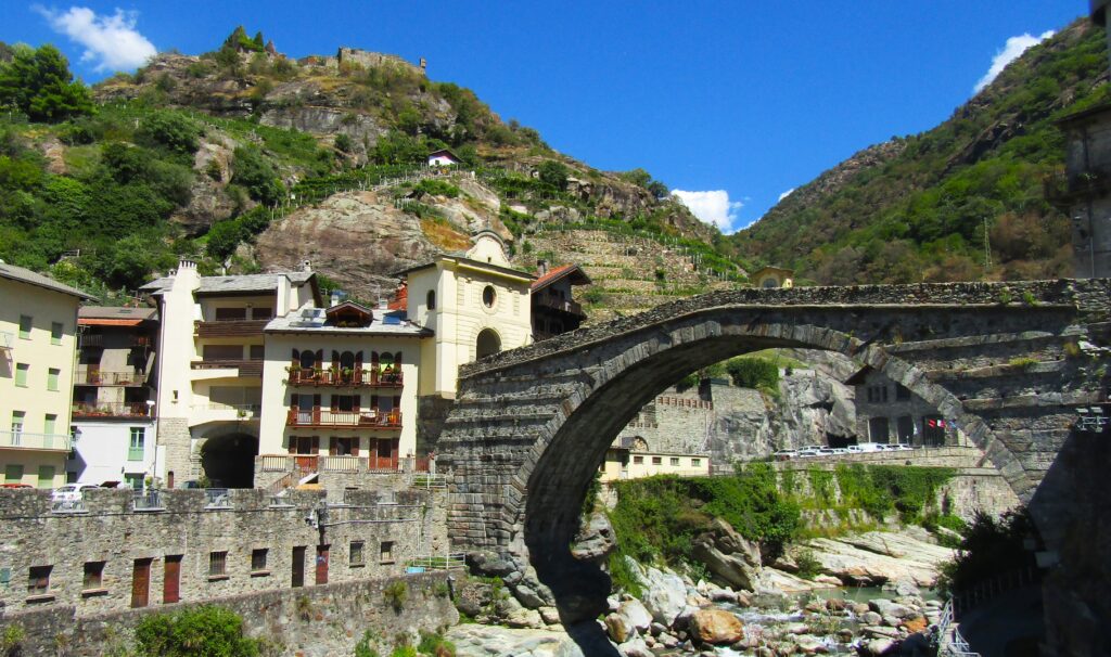 Pont Saint Martin, Valle de Aosta. Pont Saint Martin, Valle de Aosta.