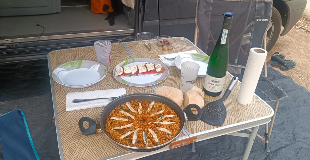 Paellita en el camping con lo pillamos por allí Paellita en el camping con lo pillamos por allí