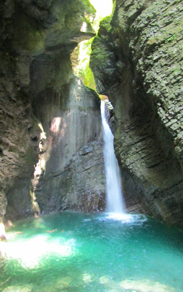 Cascada de Kozaj, Kobarid. Cascada de Kozaj, Kobarid.