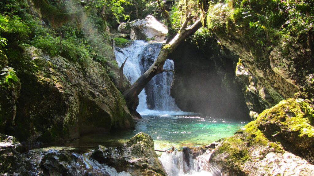 Cascada Lepenjica Cascada Lepenjica