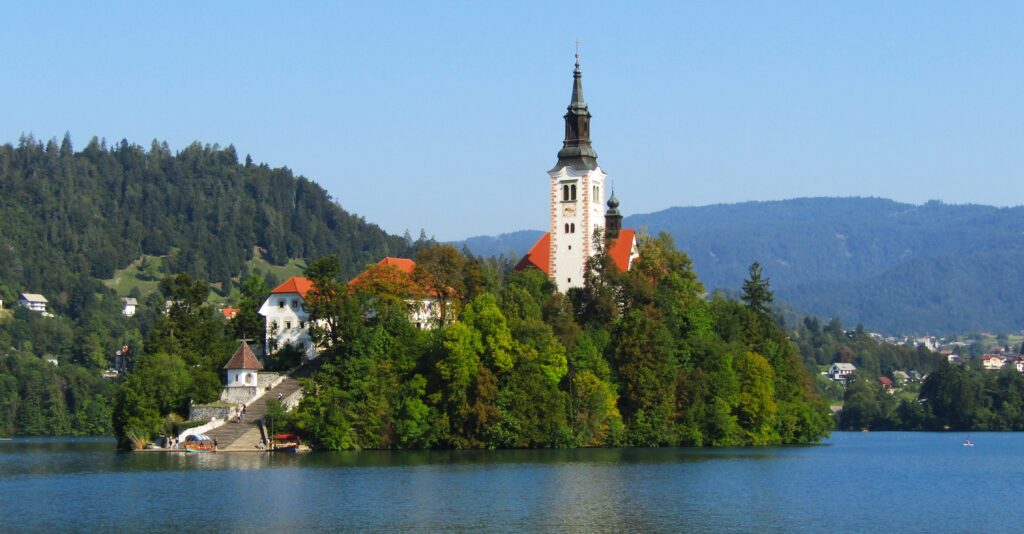 Iglesia de la Asunción en el Lago Bled Iglesia de la Asunción en el Lago Bled