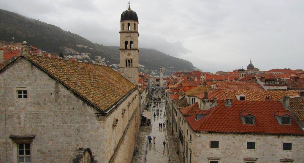 Vista de la calle Stradun desde las murallas