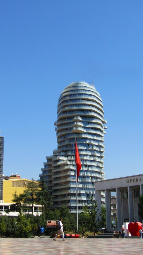 Edificio de la cabeza de Skandenberg Edificio de la cabeza de Skandenberg