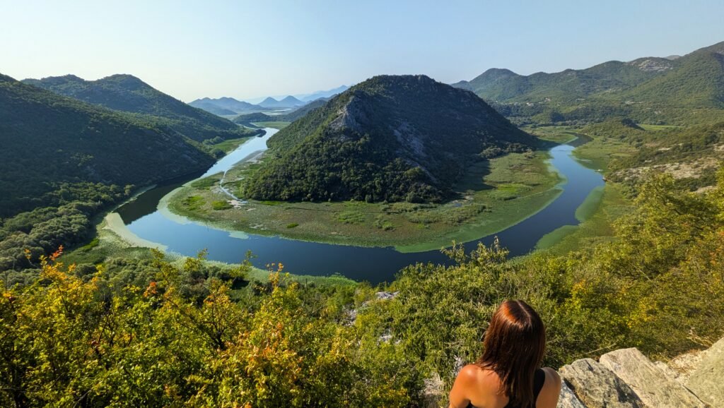 Vistas del meandro del Lago Skadar