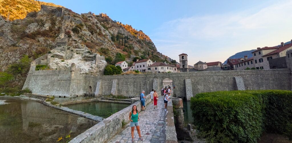 Puerta del río de Kotor
