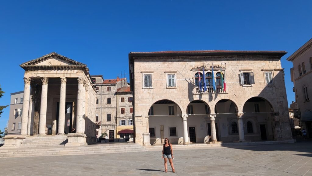 Plaza del Foro romano de Pula